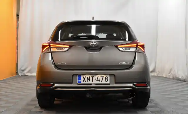 Harmaa Viistoperä, Toyota Auris – XNT-478