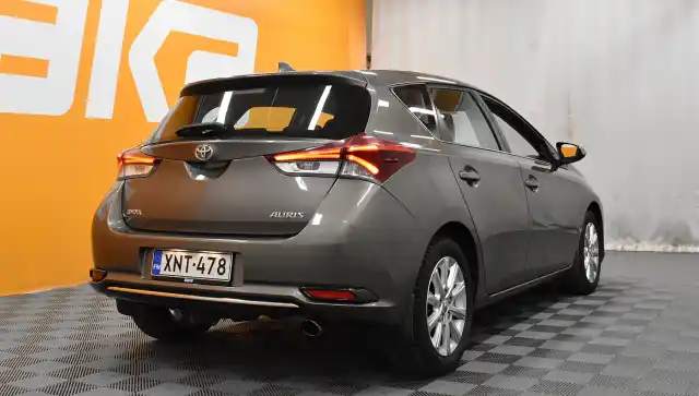 Harmaa Viistoperä, Toyota Auris – XNT-478