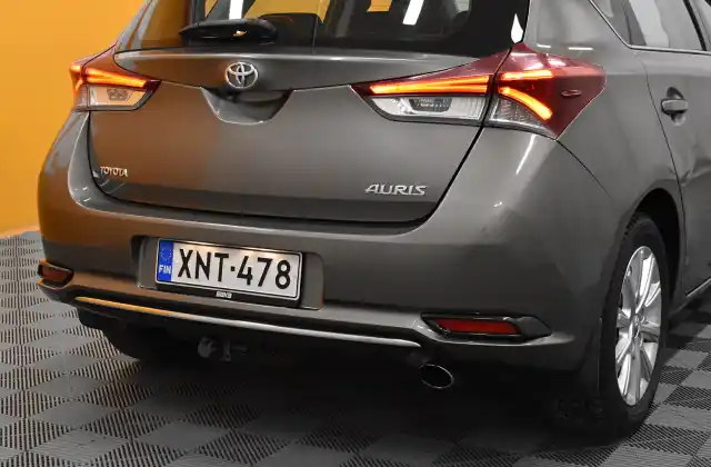 Harmaa Viistoperä, Toyota Auris – XNT-478