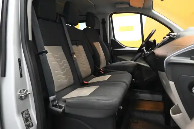 Harmaa Tila-auto, Ford Tourneo Custom – XNT-777