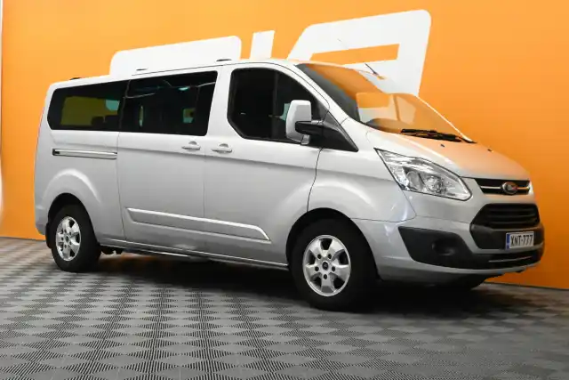 Harmaa Tila-auto, Ford Tourneo Custom – XNT-777