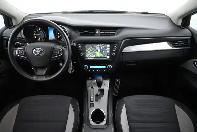 Harmaa Sedan, Toyota Avensis – XNU-238