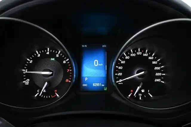 Harmaa Sedan, Toyota Avensis – XNU-238