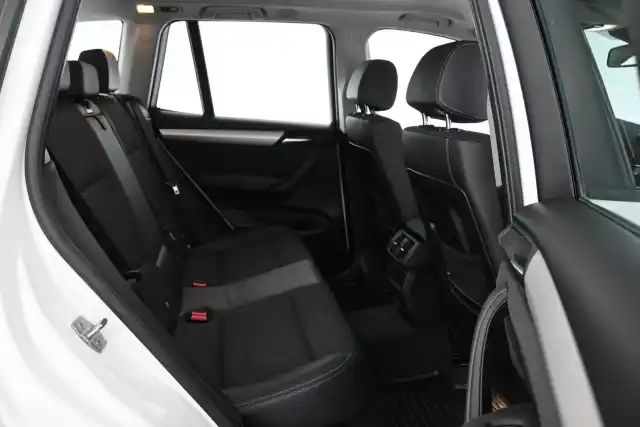 Valkoinen Maastoauto, BMW X3 – XNV-151