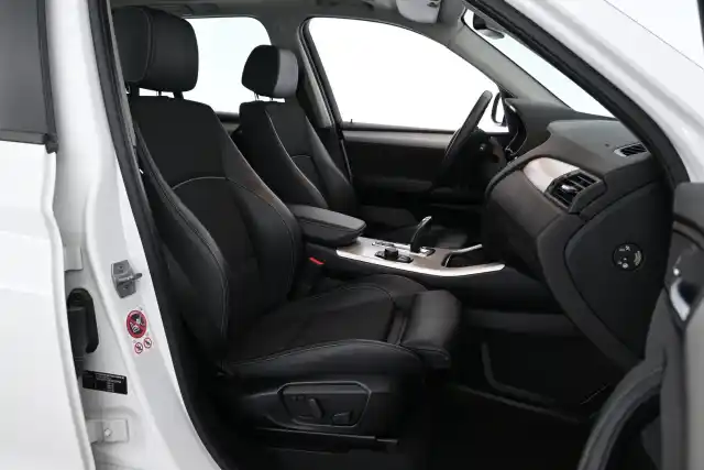 Valkoinen Maastoauto, BMW X3 – XNV-151