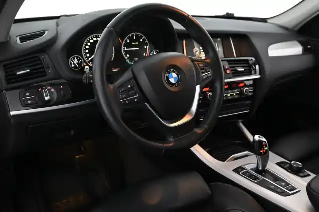 Valkoinen Maastoauto, BMW X3 – XNV-151