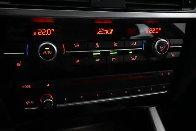 Valkoinen Maastoauto, BMW X3 – XNV-151