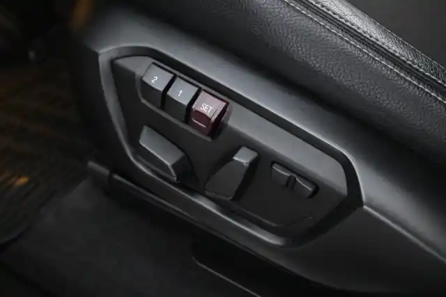 Valkoinen Maastoauto, BMW X3 – XNV-151