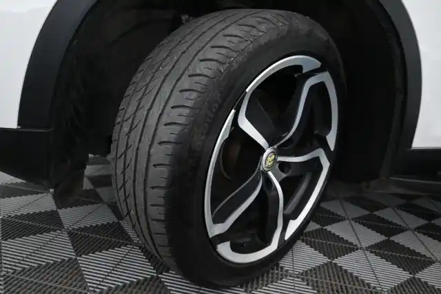 Valkoinen Maastoauto, BMW X3 – XNV-151