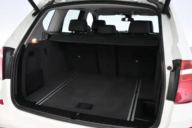 Valkoinen Maastoauto, BMW X3 – XNV-151