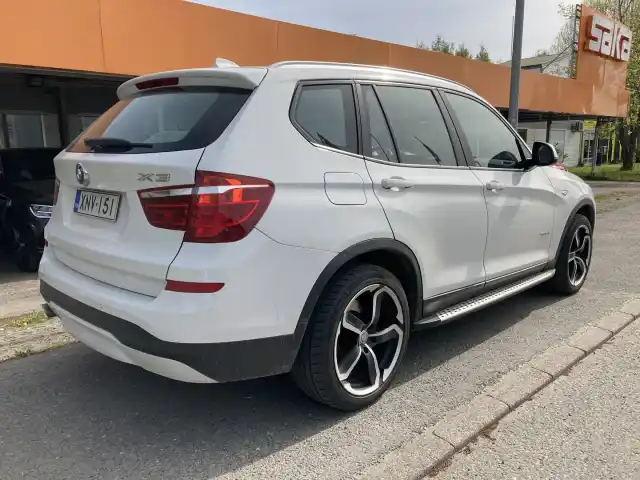 Valkoinen Maastoauto, BMW X3 – XNV-151