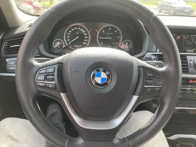 Valkoinen Maastoauto, BMW X3 – XNV-151