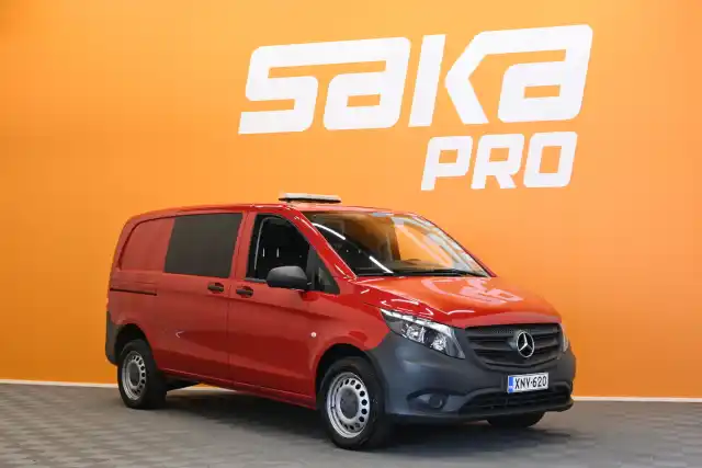 Punainen Pakettiauto, Mercedes-Benz Vito – XNV-620