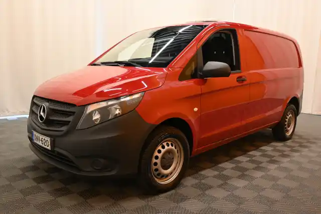 Punainen Pakettiauto, Mercedes-Benz Vito – XNV-620