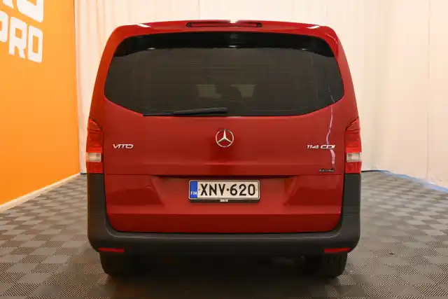 Punainen Pakettiauto, Mercedes-Benz Vito – XNV-620