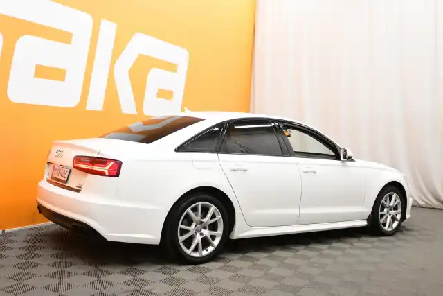 Valkoinen Sedan, Audi A6 – XNX-405