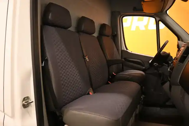 Valkoinen Pakettiauto, Volkswagen Crafter – XNX-874