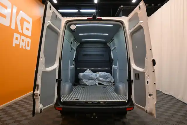 Valkoinen Pakettiauto, Volkswagen Crafter – XNX-874