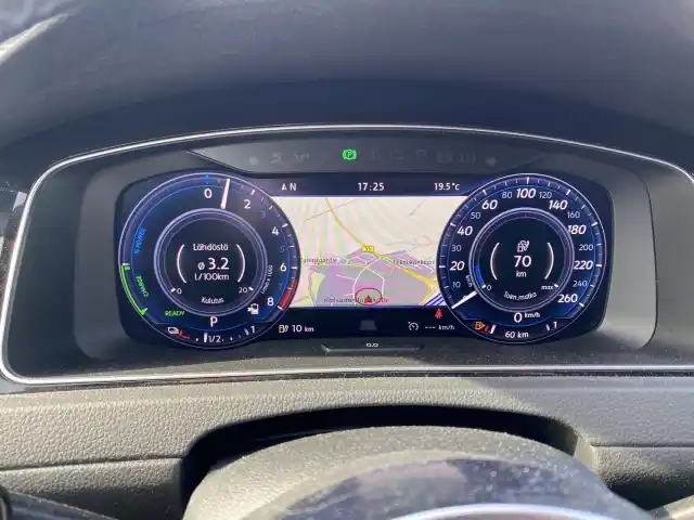 Valkoinen Viistoperä, Volkswagen Golf – XOA-297