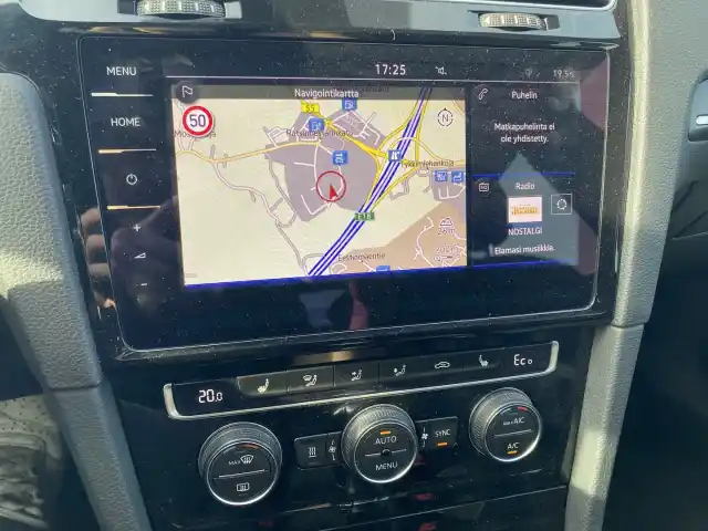 Valkoinen Viistoperä, Volkswagen Golf – XOA-297