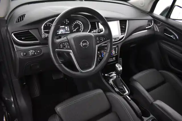 Harmaa Maastoauto, Opel Mokka – XOA-429