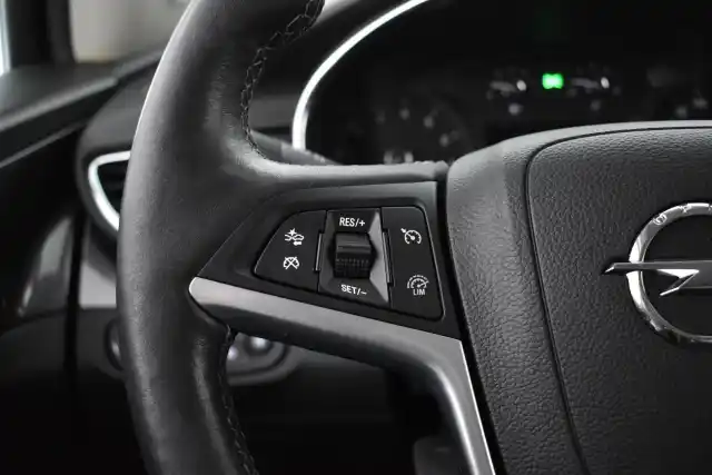 Harmaa Maastoauto, Opel Mokka – XOA-429