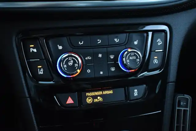 Harmaa Maastoauto, Opel Mokka – XOA-429