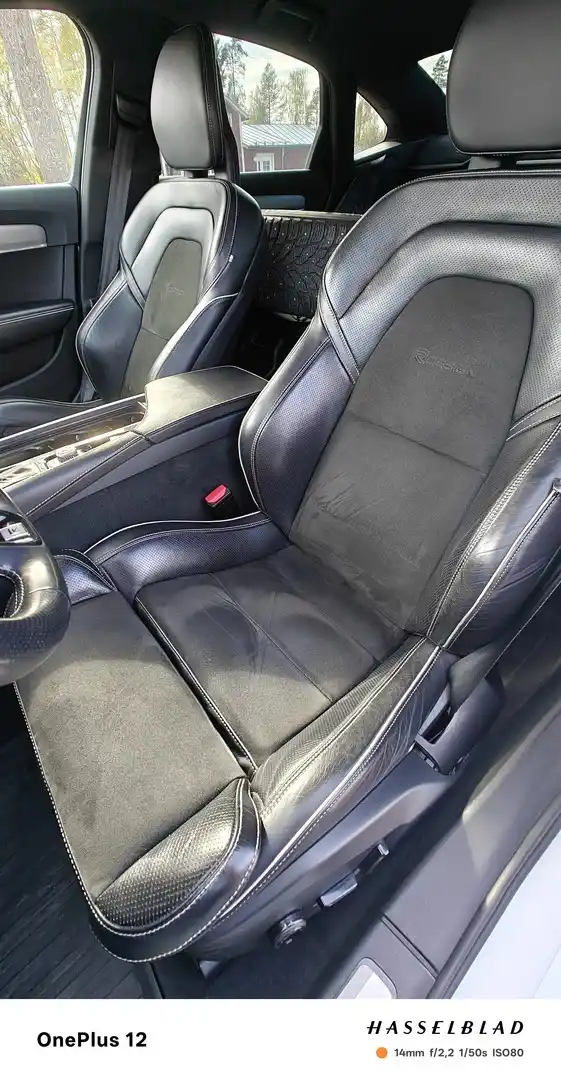 Valkoinen Sedan, Volvo S90 – XOA-950