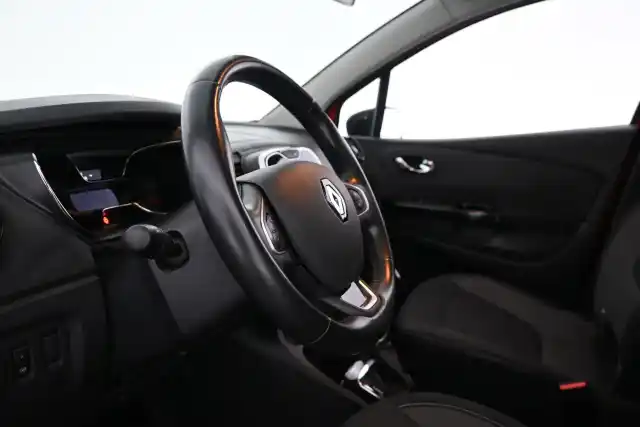 Punainen Viistoperä, Renault Captur – XOB-426