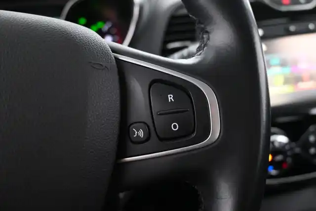 Punainen Viistoperä, Renault Captur – XOB-426