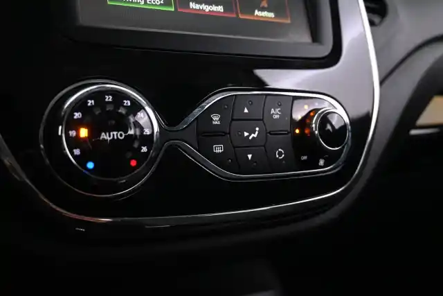 Punainen Viistoperä, Renault Captur – XOB-426
