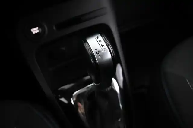 Punainen Viistoperä, Renault Captur – XOB-426