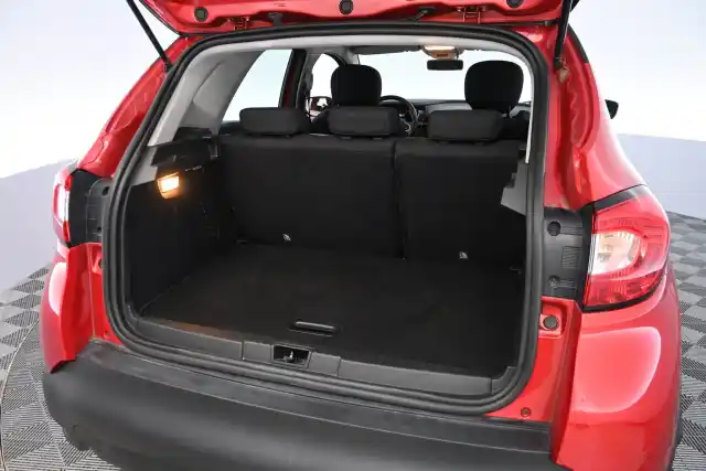 Punainen Viistoperä, Renault Captur – XOB-426
