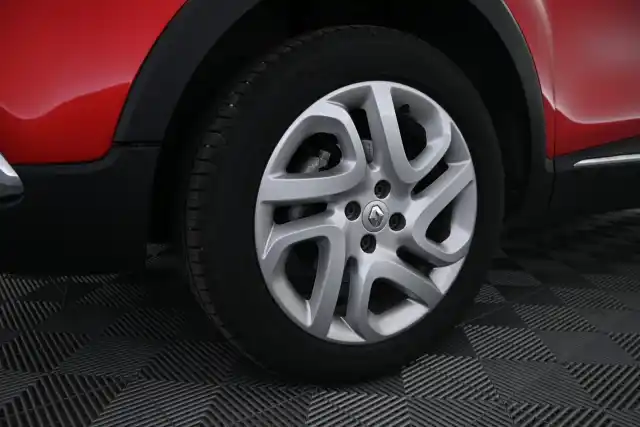 Punainen Viistoperä, Renault Captur – XOB-426