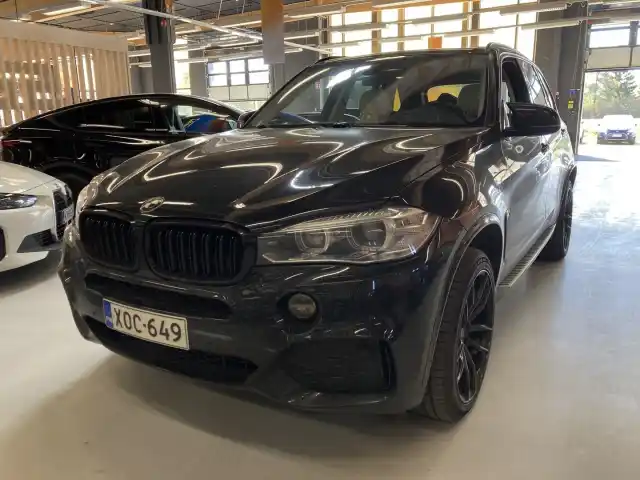Musta Maastoauto, BMW X5 – XOC-649