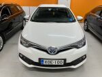 Valkoinen Viistoperä, Toyota Auris – XOE-100, kuva 3