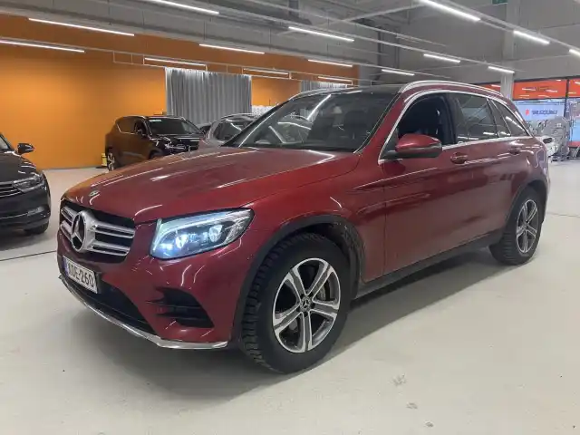 Punainen Maastoauto, Mercedes-Benz GLC – XOE-260