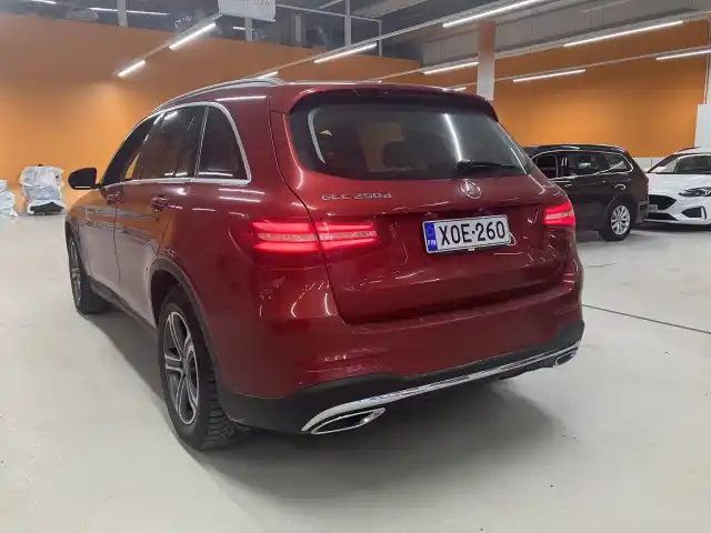 Punainen Maastoauto, Mercedes-Benz GLC – XOE-260