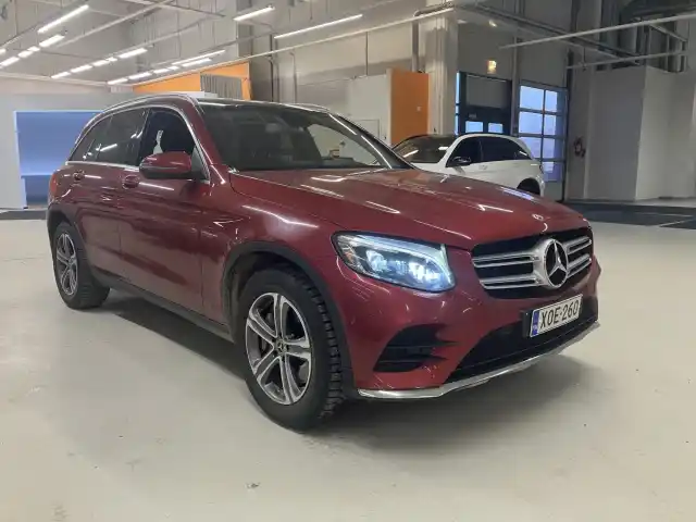 Punainen Maastoauto, Mercedes-Benz GLC – XOE-260