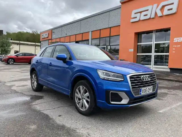 Sininen Maastoauto, Audi Q2 – XOE-297