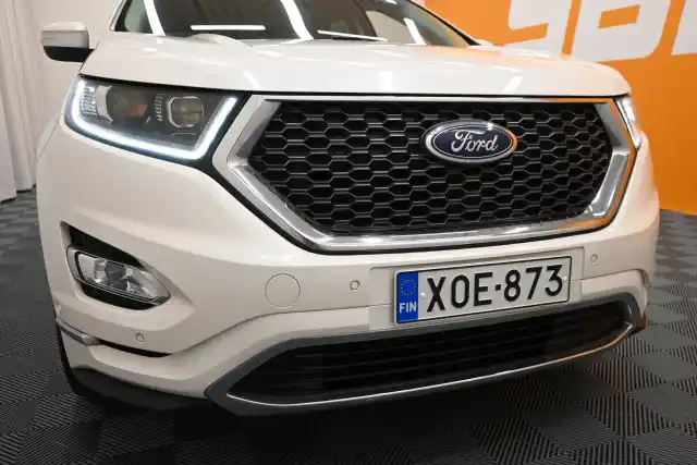 Valkoinen Maastoauto, Ford Edge – XOE-873