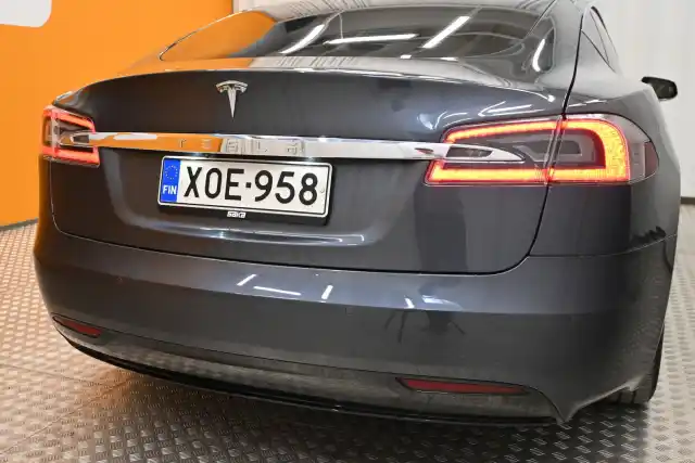 Harmaa Viistoperä, Tesla Model S – XOE-958