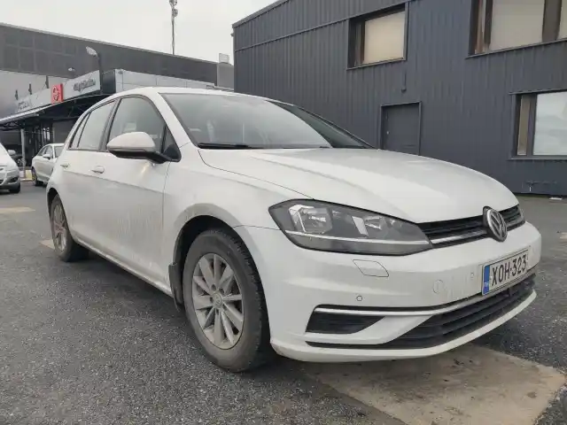 Valkoinen Viistoperä, Volkswagen Golf – XOH-323