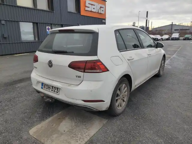 Valkoinen Viistoperä, Volkswagen Golf – XOH-323