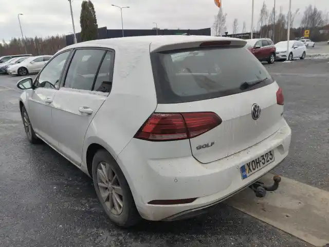 Valkoinen Viistoperä, Volkswagen Golf – XOH-323