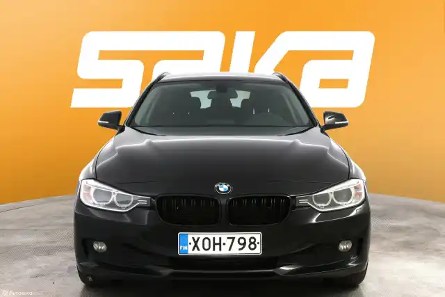 Musta Farmari, BMW 320 – XOH-798