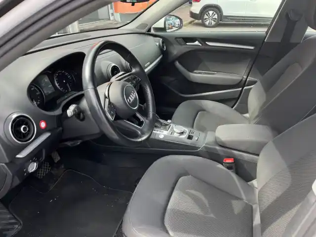 Valkoinen Viistoperä, Audi A3 – XOH-835