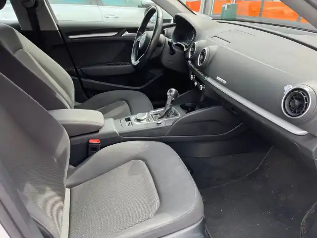 Valkoinen Viistoperä, Audi A3 – XOH-835