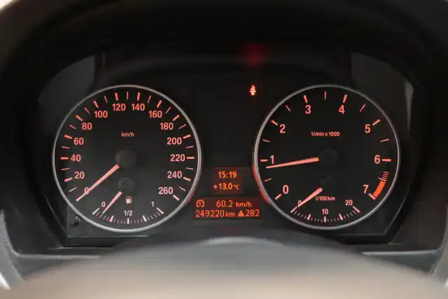 Musta Farmari, BMW 318 – XOK-157