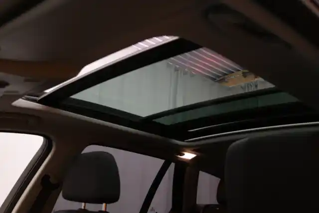 Musta Farmari, BMW 318 – XOK-157